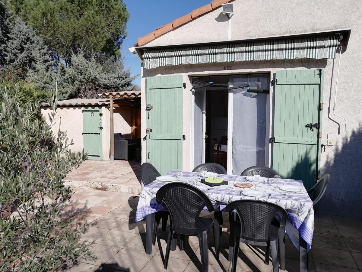 Sous Le Soleil De Provence Petite Maison Au Calme Et Tres Bien Equipee De 40M2 Avec Wifi -Jardin Prive-La Piscine Est Commune A La Residence Et Ouverte Du 1Er Mai Au 30 Septembre De 09H A 21H,En Juillet Et Aout Reservation Uniquement Du Samedi Au Sam Forcalqueiret Εξωτερικό φωτογραφία