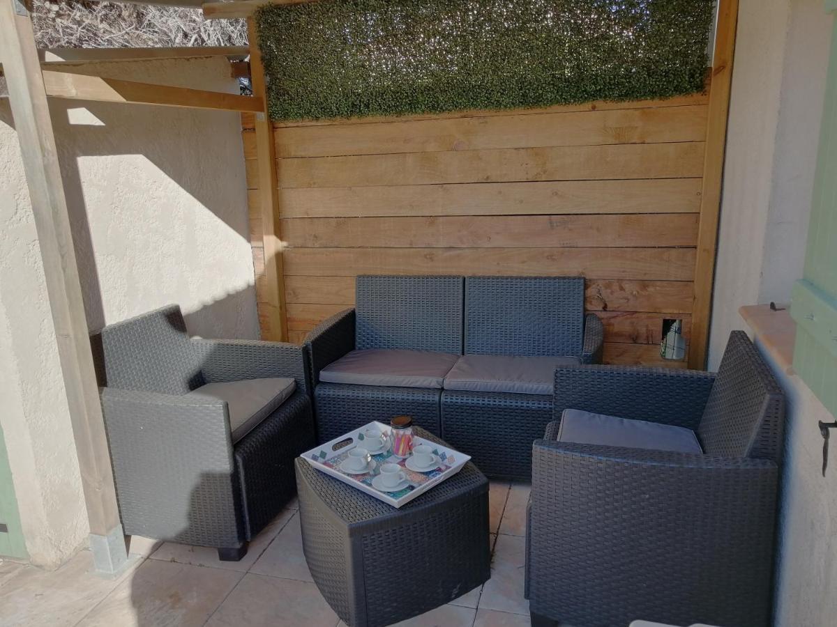 Sous Le Soleil De Provence Petite Maison Au Calme Et Tres Bien Equipee De 40M2 Avec Wifi -Jardin Prive-La Piscine Est Commune A La Residence Et Ouverte Du 1Er Mai Au 30 Septembre De 09H A 21H,En Juillet Et Aout Reservation Uniquement Du Samedi Au Sam Forcalqueiret Εξωτερικό φωτογραφία