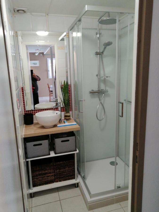 Sous Le Soleil De Provence Petite Maison Au Calme Et Tres Bien Equipee De 40M2 Avec Wifi -Jardin Prive-La Piscine Est Commune A La Residence Et Ouverte Du 1Er Mai Au 30 Septembre De 09H A 21H,En Juillet Et Aout Reservation Uniquement Du Samedi Au Sam Forcalqueiret Εξωτερικό φωτογραφία